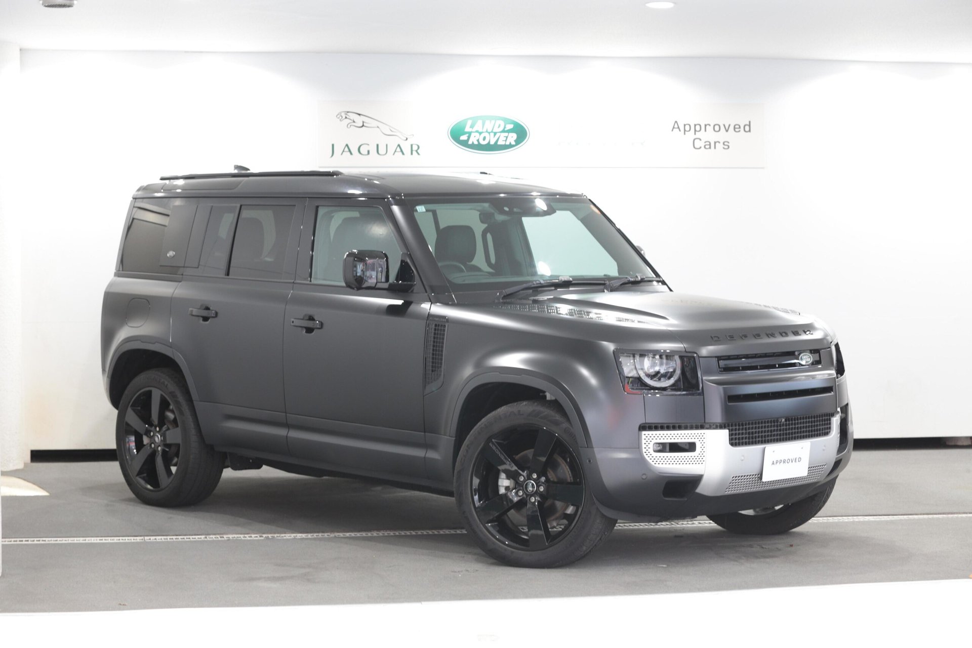 LAND ROVER DEFENDER - View 1