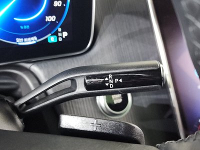 MERCEDES-BENZ EQE - 9