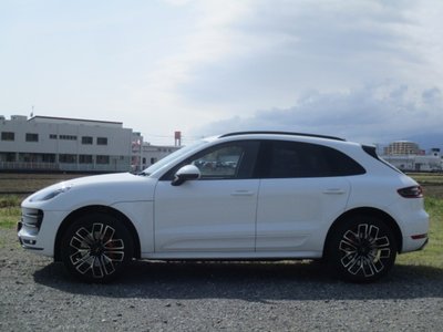 PORSCHE MACAN - 8