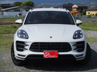 PORSCHE MACAN - 2