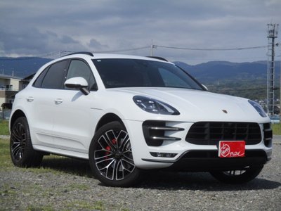 PORSCHE MACAN - 1