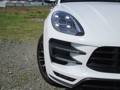 PORSCHE MACAN - 4