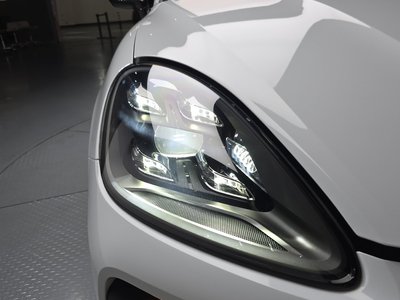 PORSCHE CAYENNE - 9