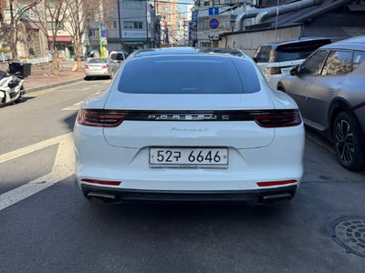 PORSCHE PANAMERA - 3