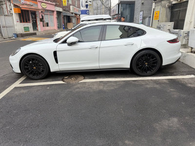 PORSCHE PANAMERA - 4