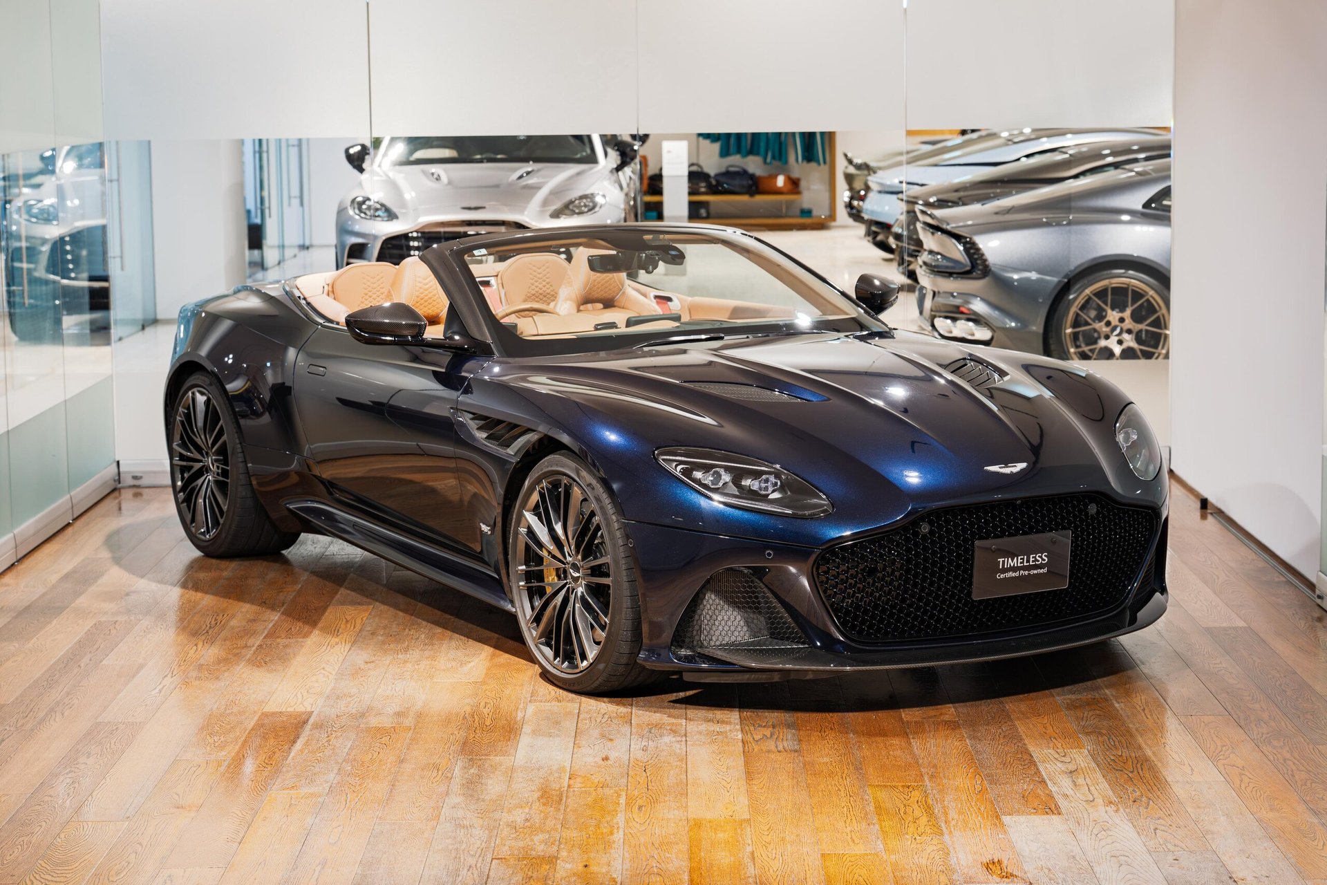 ASTON MARTIN DBS SUPERLEGGERA VOLANTE - View 1