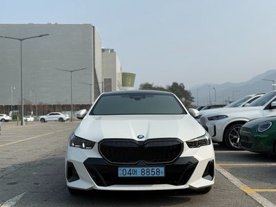 2026 BMW I5 photo 2
