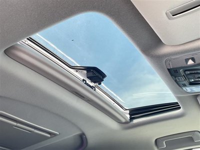2022 Toyota ALPHARD photo 3