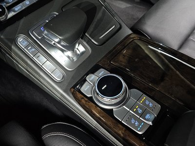 صورة 9 لـ 2021 Genesis G90