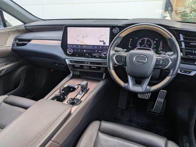 صورة 9 لـ 2023 Lexus RX