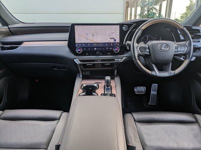 صورة 2 لـ 2023 Lexus RX