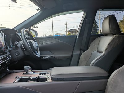 صورة مصغرة 65 لـ 2023 Lexus RX