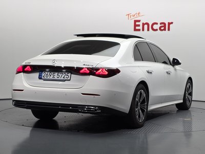 MERCEDES-BENZ E-CLASS - 3