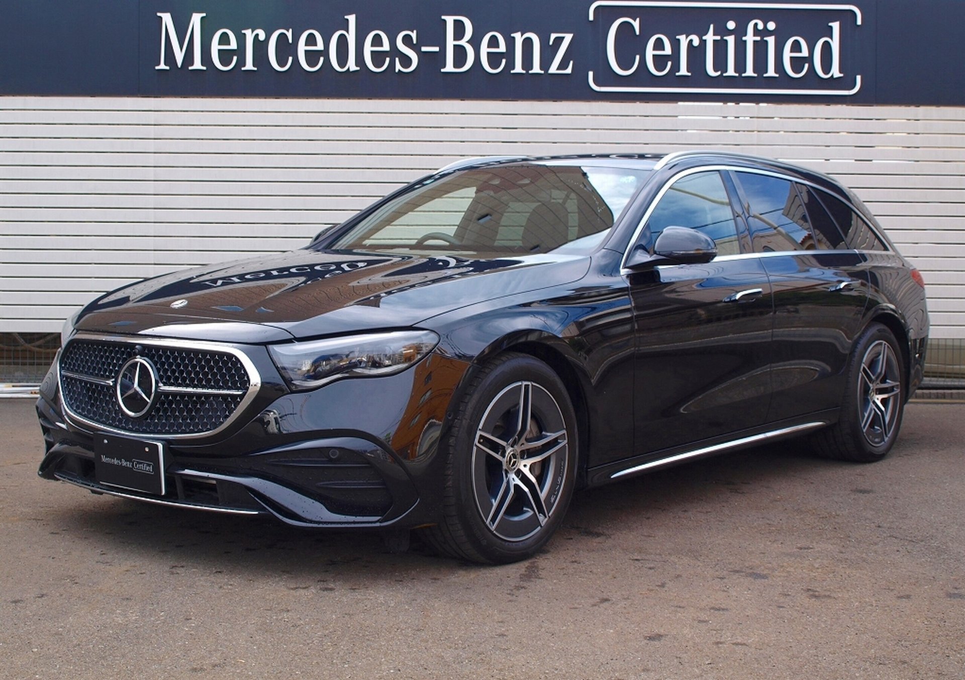 MERCEDES-BENZ E-CLASS - View 1