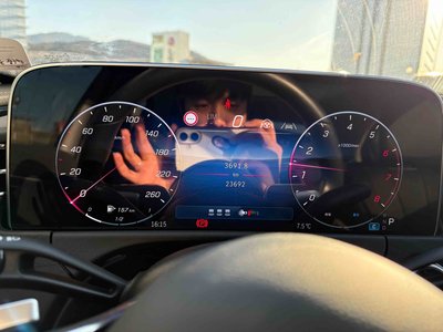 MERCEDES-BENZ E-CLASS - 7