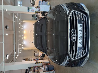 AUDI A8 - 1