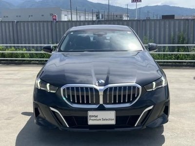 2025 BMW 5 SERIES — фото 4