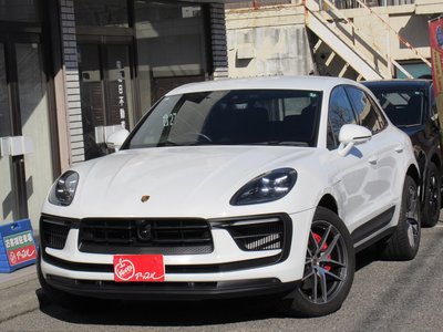 PORSCHE MACAN - 1