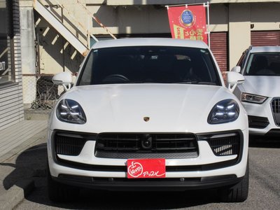 PORSCHE MACAN - 2
