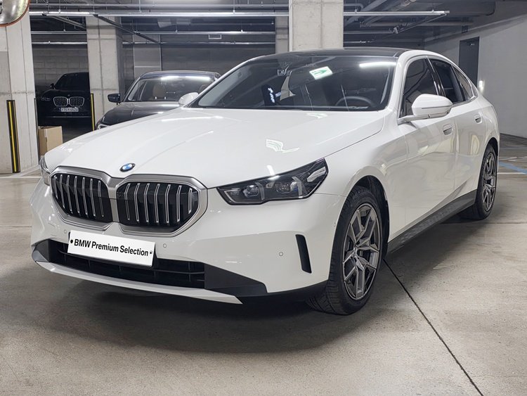 BMW 5 SERIES - View 1