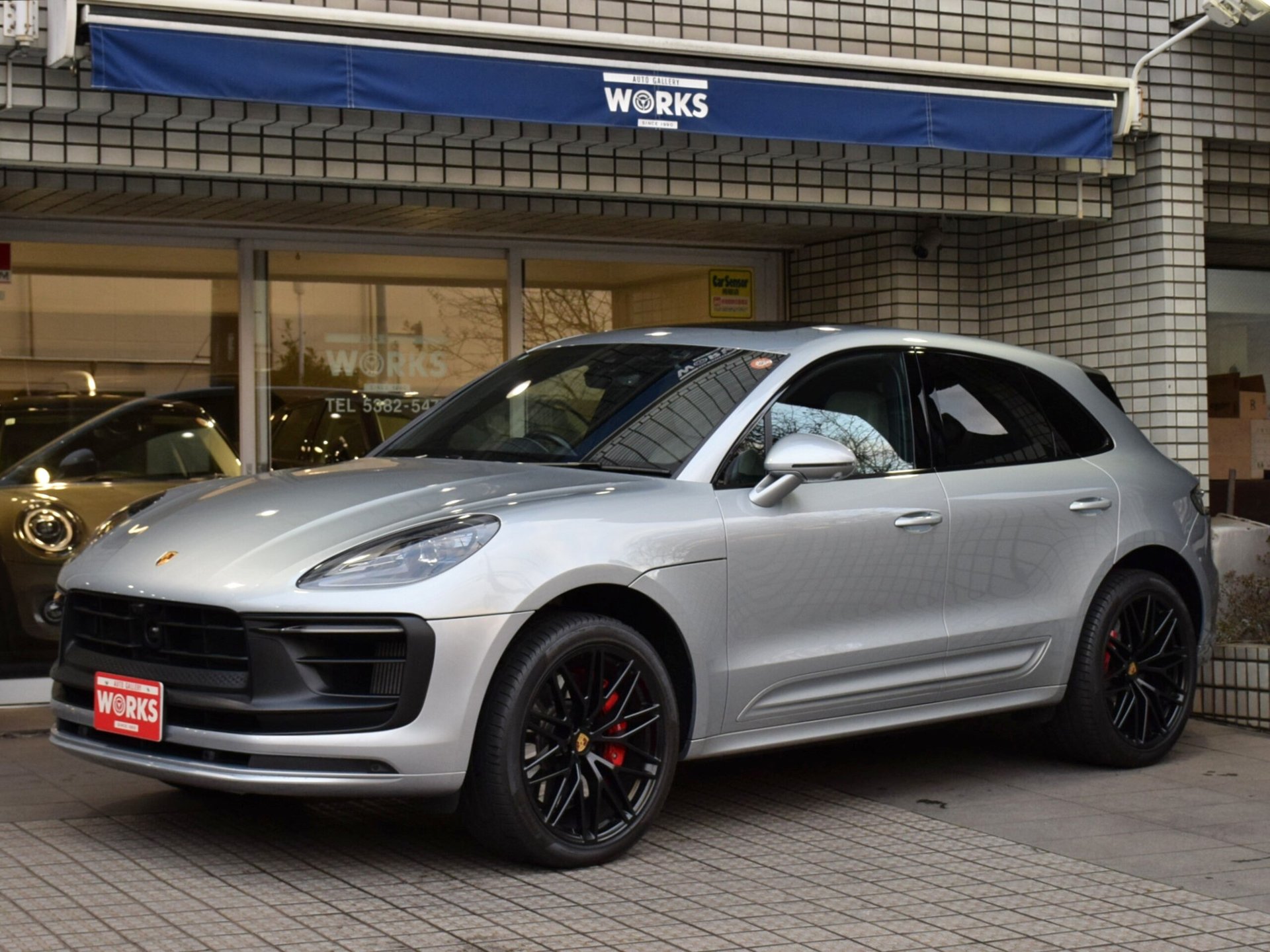 PORSCHE MACAN - View 1