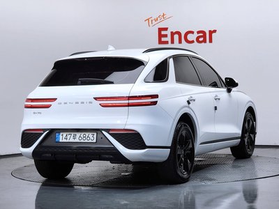 صورة 4 لـ 2022 Genesis GV70