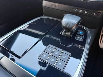2023 Lexus LS — миниатюра 26