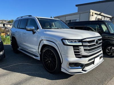 TOYOTA LAND CRUISER 300