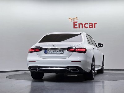 MERCEDES-BENZ E-CLASS - 4