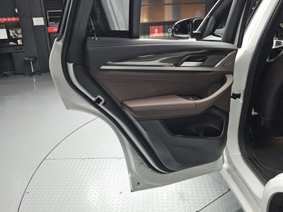 2023 BMW X4 thumbnail 15