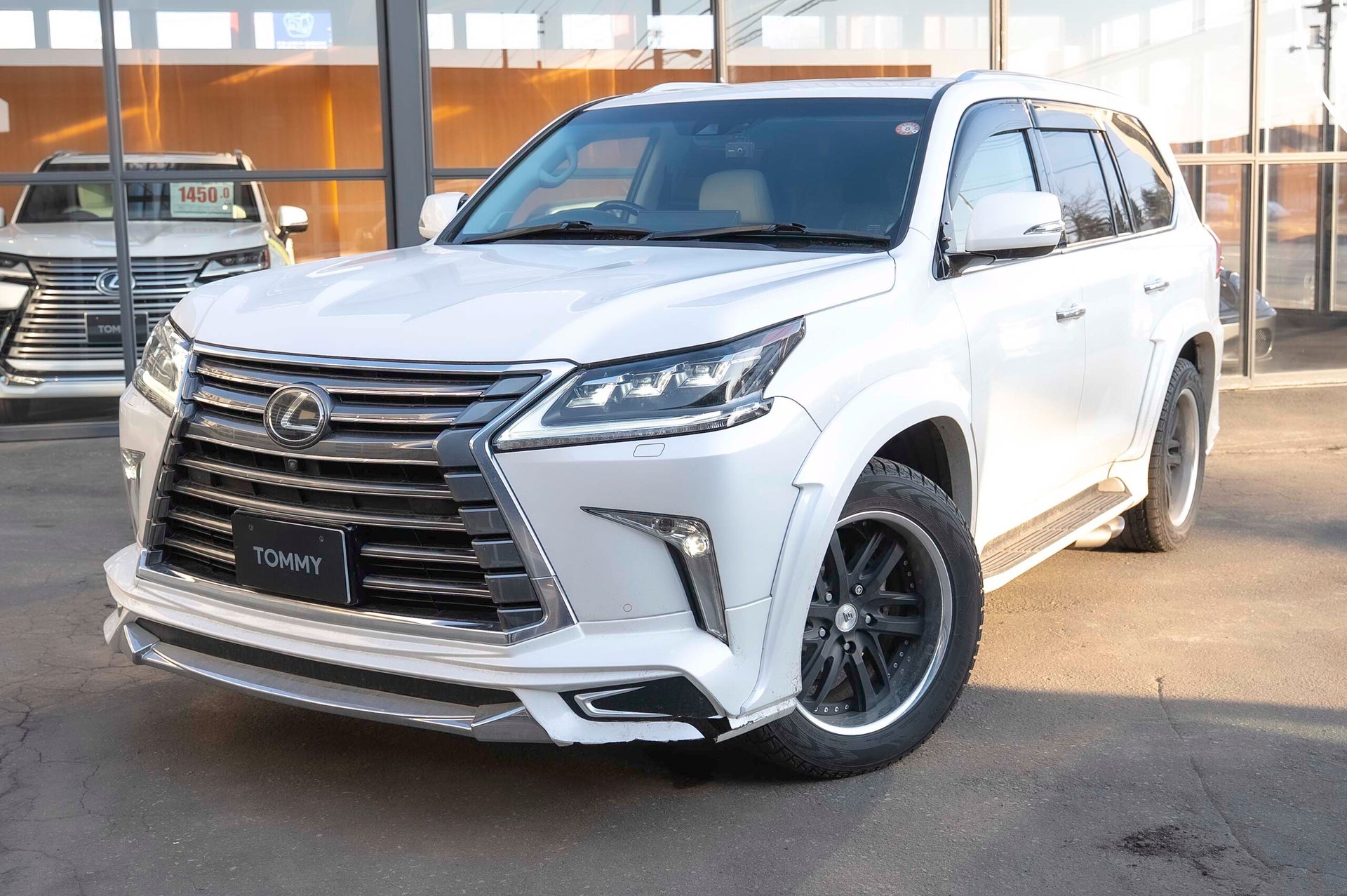 LEXUS LX - View 1