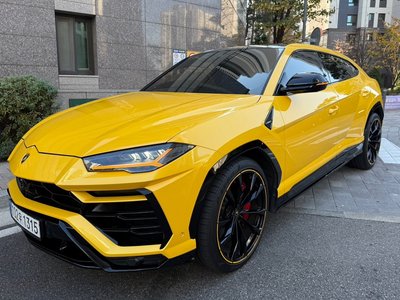 LAMBORGHINI URUS - 1