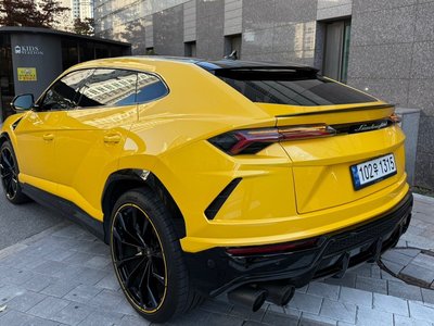 LAMBORGHINI URUS - 3