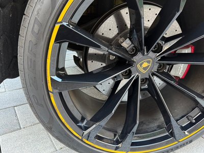 LAMBORGHINI URUS - 6