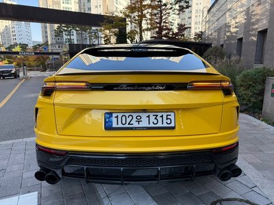 LAMBORGHINI URUS - 4