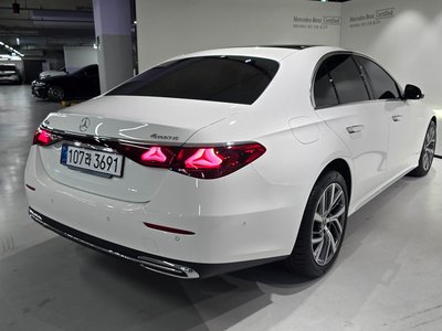 MERCEDES-BENZ E-CLASS - 3