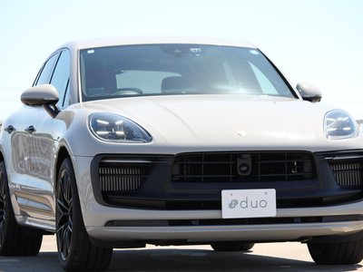 PORSCHE MACAN - 4