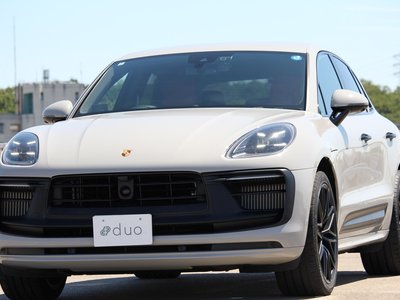 PORSCHE MACAN - 3