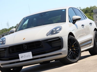PORSCHE MACAN - 1