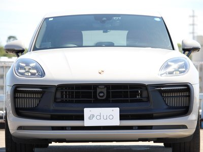 PORSCHE MACAN - 2