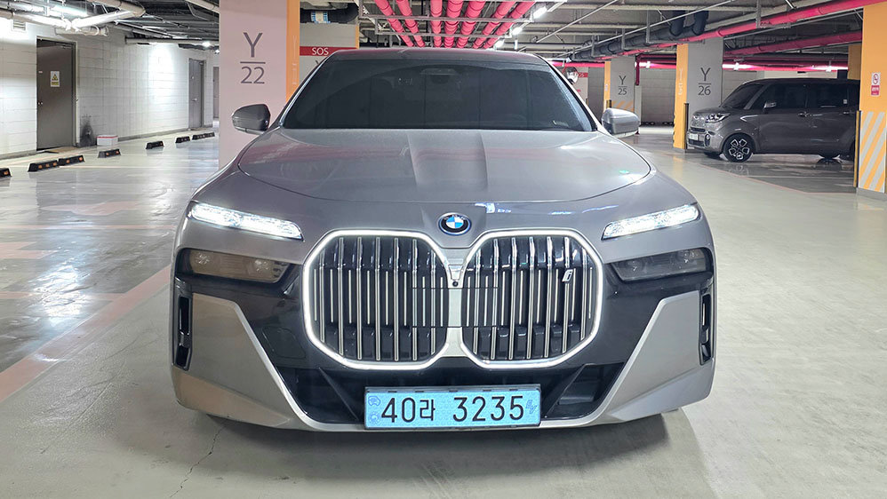 BMW I7 - View 1