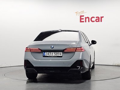 2025 BMW 5 SERIES photo 3