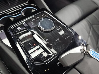 2025 BMW 5 SERIES — миниатюра 12