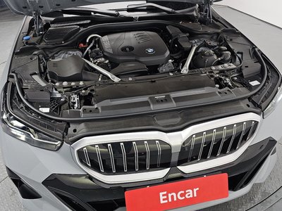 2025 BMW 5 SERIES photo 7