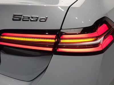 2025 BMW 5 SERIES photo 10