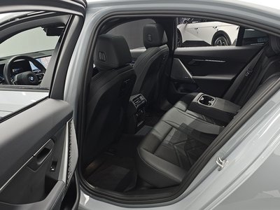 2025 BMW 5 SERIES — миниатюра 18