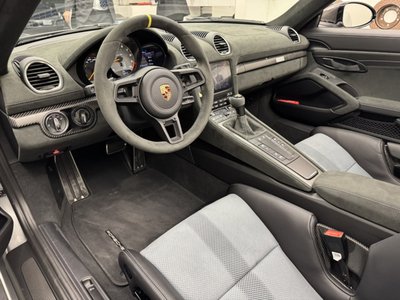 PORSCHE 718 SPYDER - 10