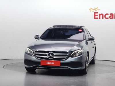 MERCEDES-BENZ E-CLASS - 2