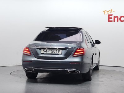 MERCEDES-BENZ E-CLASS - 3