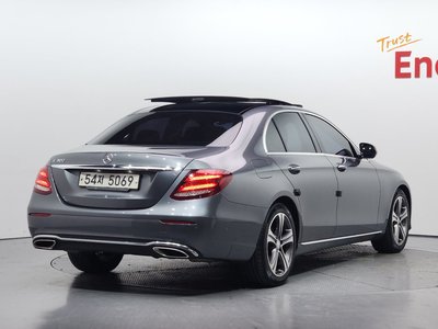 MERCEDES-BENZ E-CLASS - 4